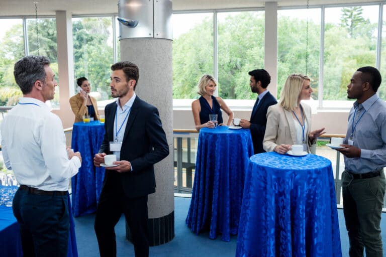 Como organizar eventos corporativos que engajam e retêm participantes