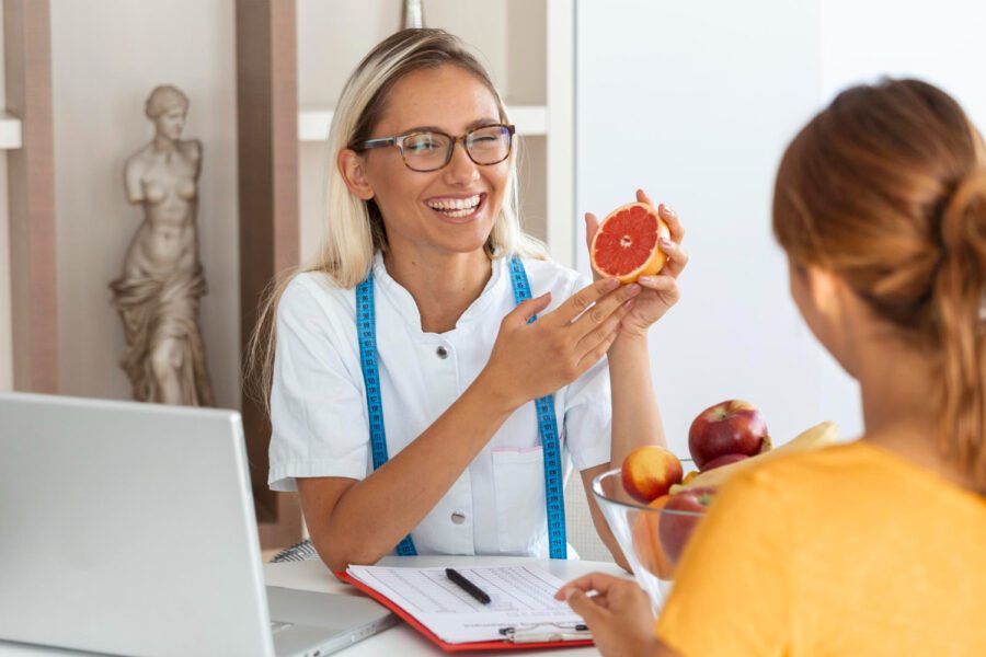 Descubra como estudantes de nutrição podem se preparar para o sucesso com livros e ferramentas essenciais para o aprendizado e desenvolvimento profissional.