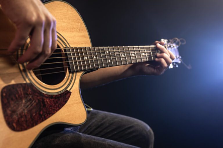 Por Que o Violão Faz Barulho ao Deslizar os Dedos nas Cordas